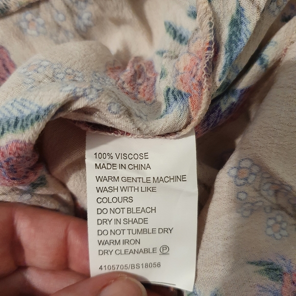 Basque size 6 floral sleeveless top with ruffle side detailing NWOT - Picture 6 of 6